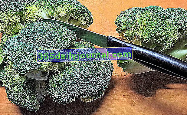 Vaření zelí z brokolice (Brassica oleracea italica)
